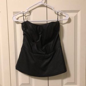 Black strapless faux leather peplum bustier med